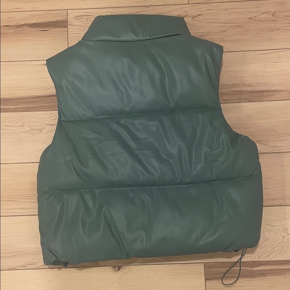 Love Tree Sage Puffer Vest - Picture 3 of 4